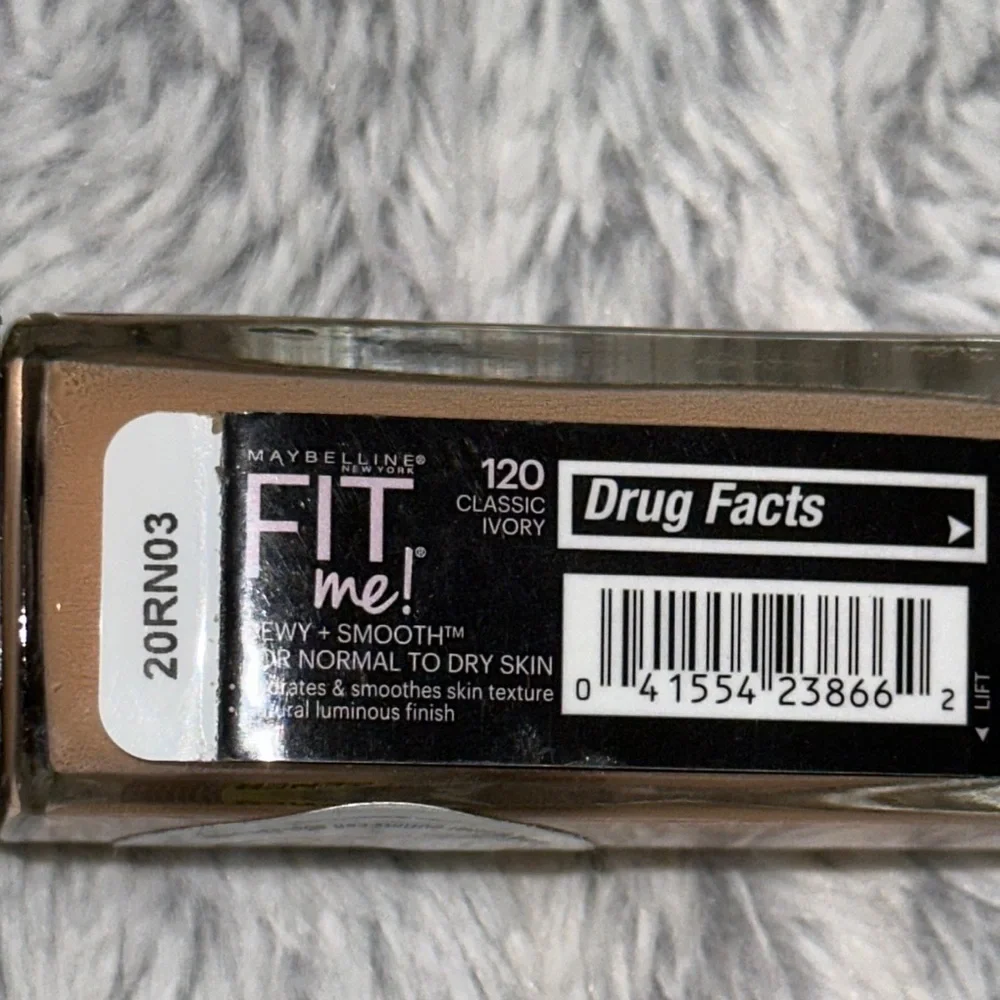 Maybelline Fit Me Foundation - Dewy + Smooth‎ Classic Ivory 120